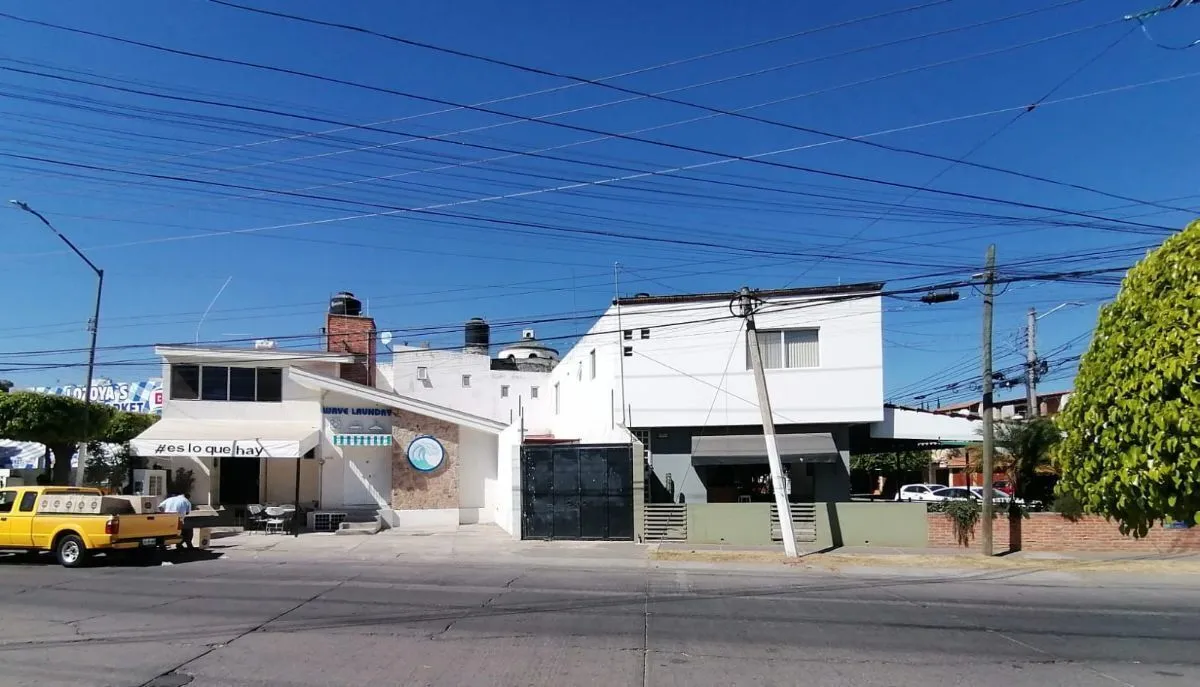 locales comerciales por la unidad deportiva Paseos del Sol