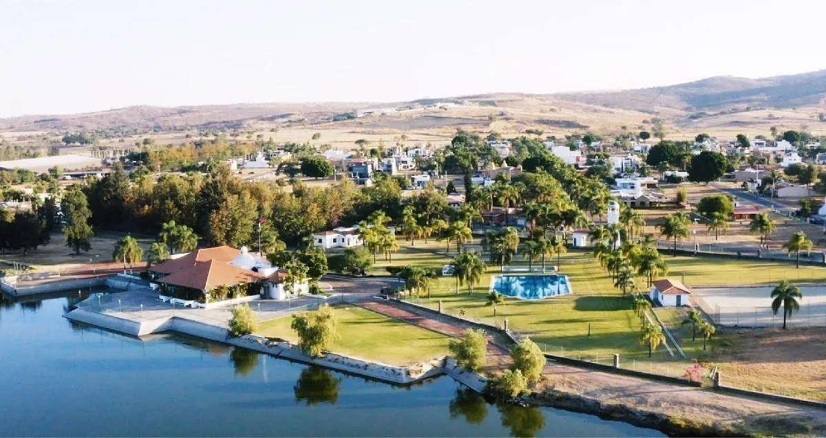 Casa en Venta en Tres Reyes de Cajititlan , Fraccionamiento Residencial