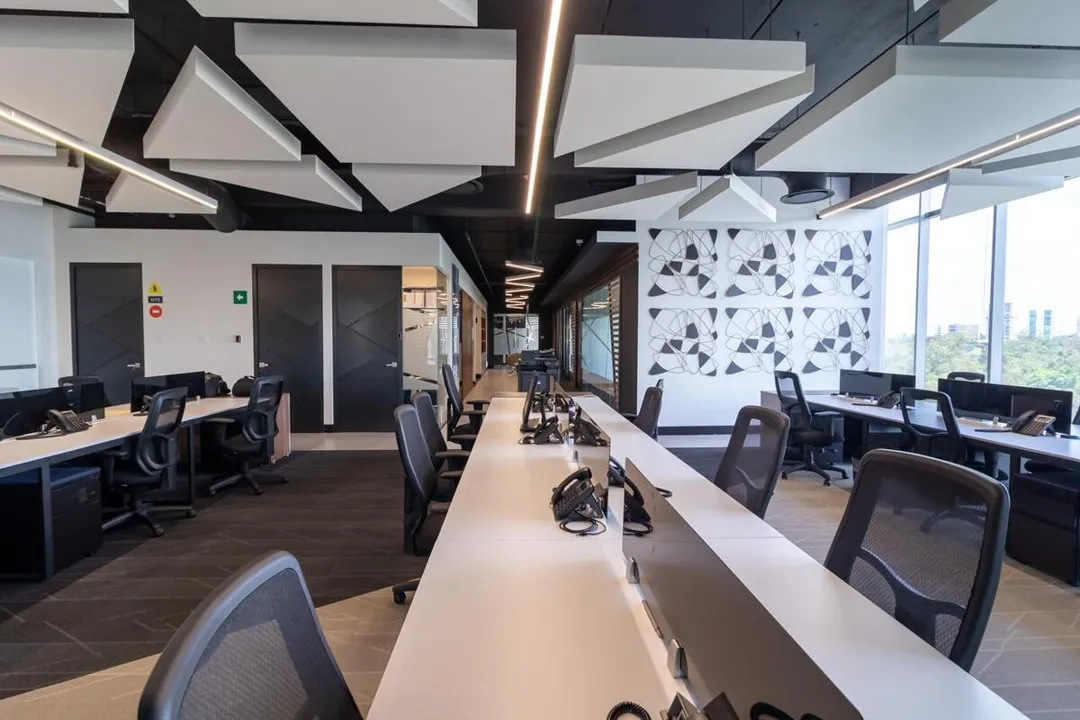 Foto 5 de Oficina amueblada en Zona Financiera Américas, 419 m², 9 privados, 12 autos