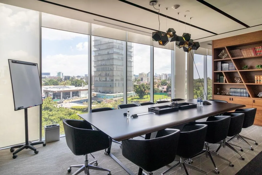 Foto 9 de Oficina amueblada en Zona Financiera Américas, 419 m², 9 privados, 12 autos