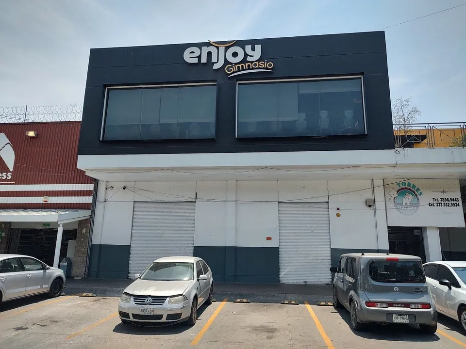 Local en RENTA, en PLANTA BAJA, junto a Bodega Aurrerá, El Sauz