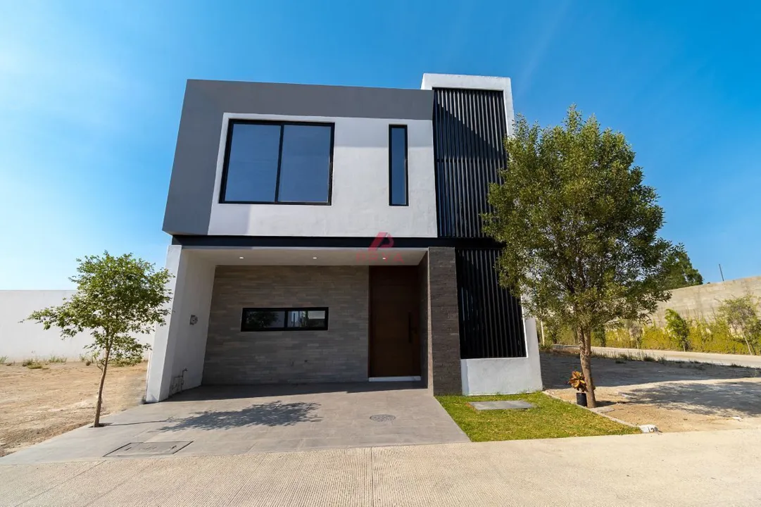 Foto 2 de Casa en Venta en Solares Residencial, Zapopan — Coto Larissa