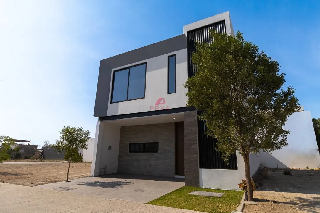 Foto 3 de Casa en Venta en Solares Residencial, Zapopan — Coto Larissa