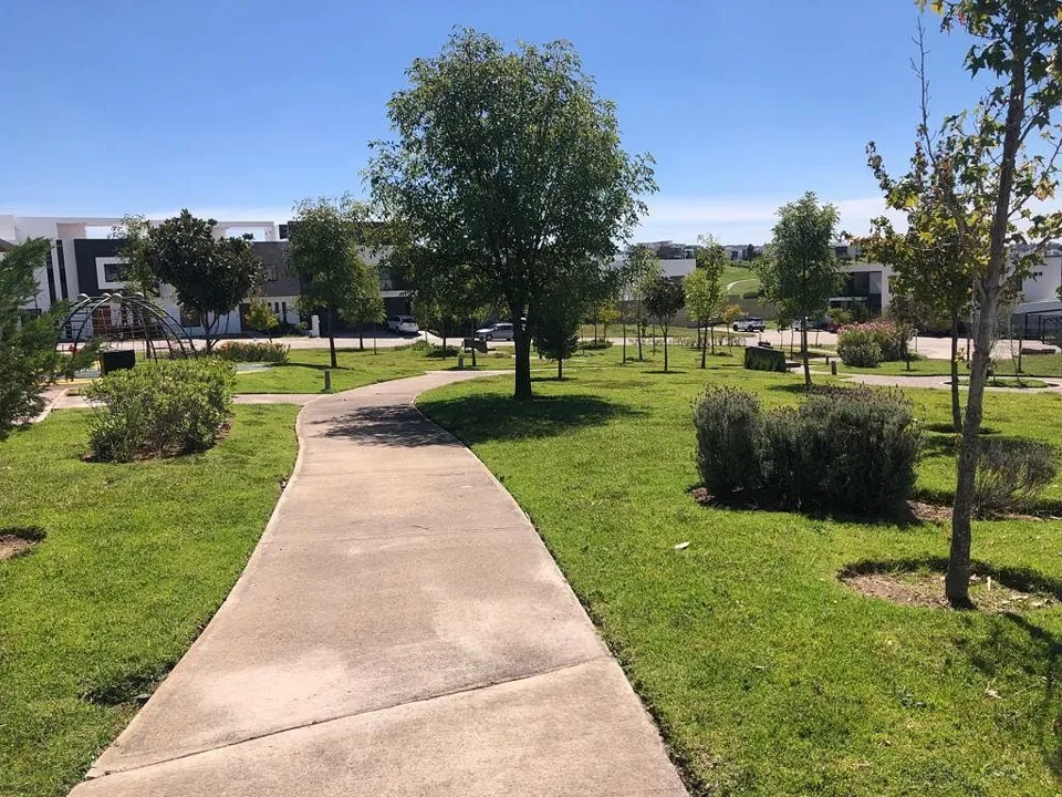 Foto 5 de Casa en esquina frente a parque en venta en Valle Imperial en Zapopan