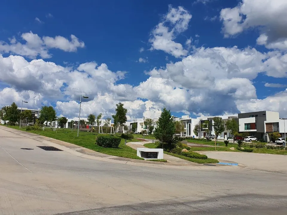 Foto 6 de Casa en esquina frente a parque en venta en Valle Imperial en Zapopan