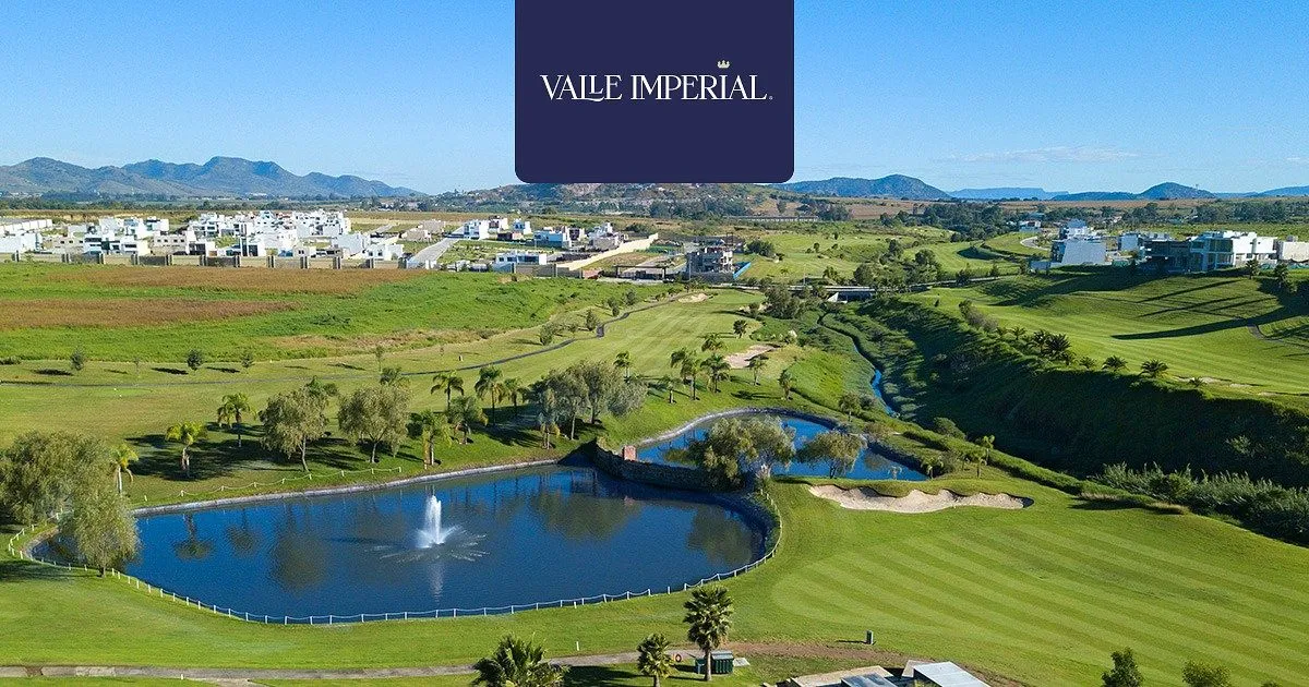 Foto 8 de Casa en esquina frente a parque en venta en Valle Imperial en Zapopan