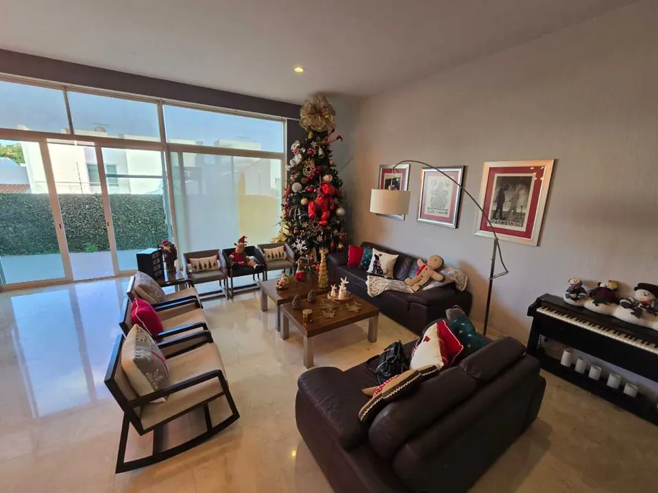Foto 3 de Venta de Casa en El Palomar – Zona Jockey