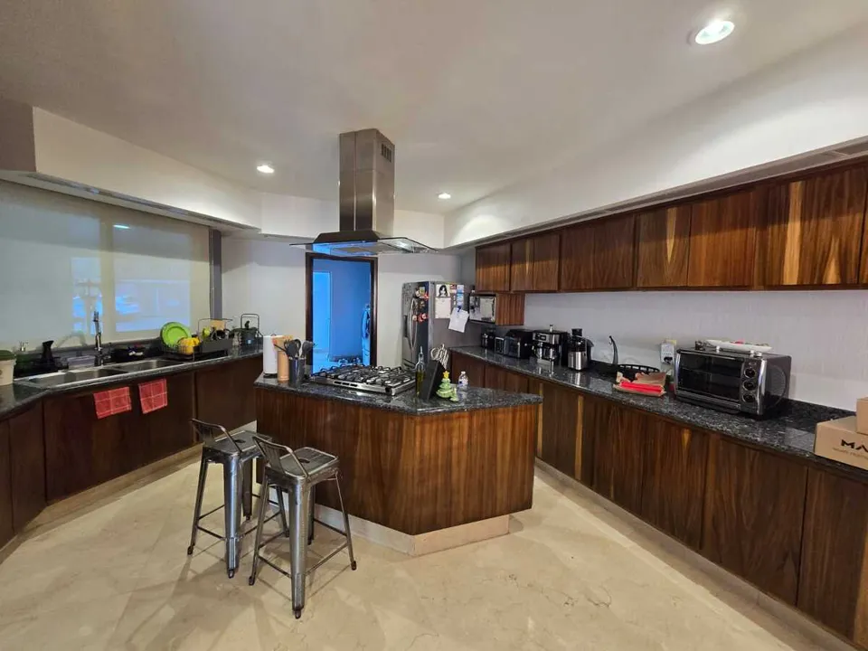 Foto 4 de Venta de Casa en El Palomar – Zona Jockey