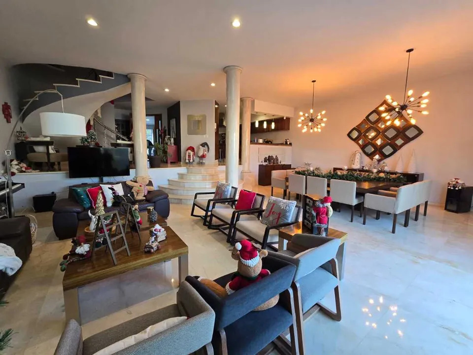 Foto 5 de Venta de Casa en El Palomar – Zona Jockey
