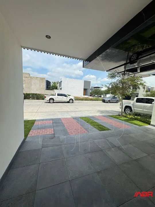 Foto 2 de CASA NUEVA EN VENTA CON ACABADOS DE LUJO DENTRO DE COTO