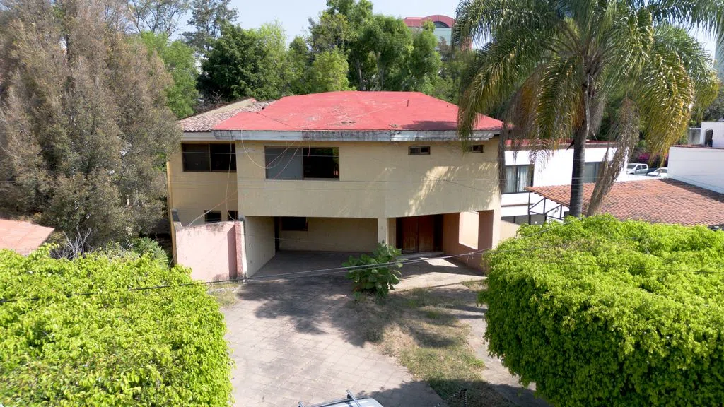 Inigualable ubicación EXPO GDL, Casa para remodelar en Club Hípico Tapatío