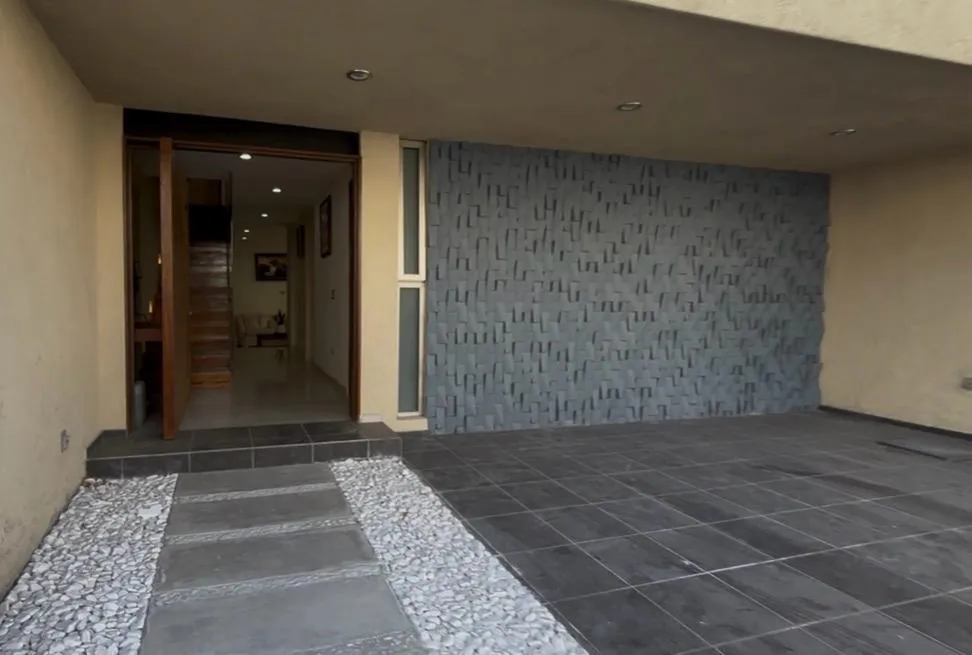 RENTA CASA EN CONODMINIO EN MILENIO III AMUEBLADA
