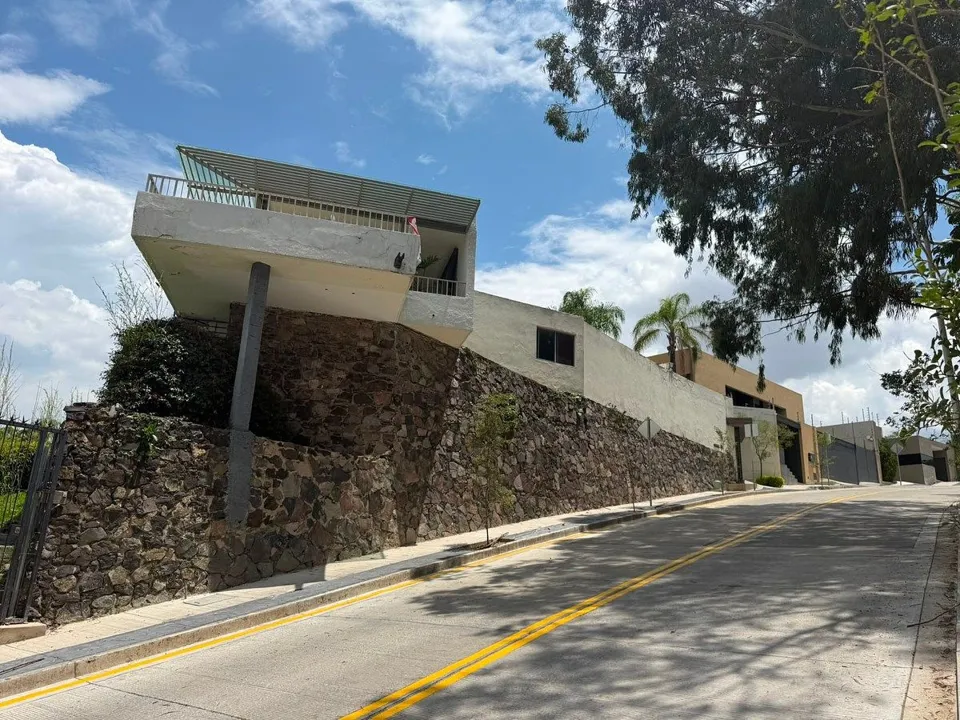Foto 2 de Casa - Terreno en Venta en Colinas de San Javier en Zapopan, Jalisco