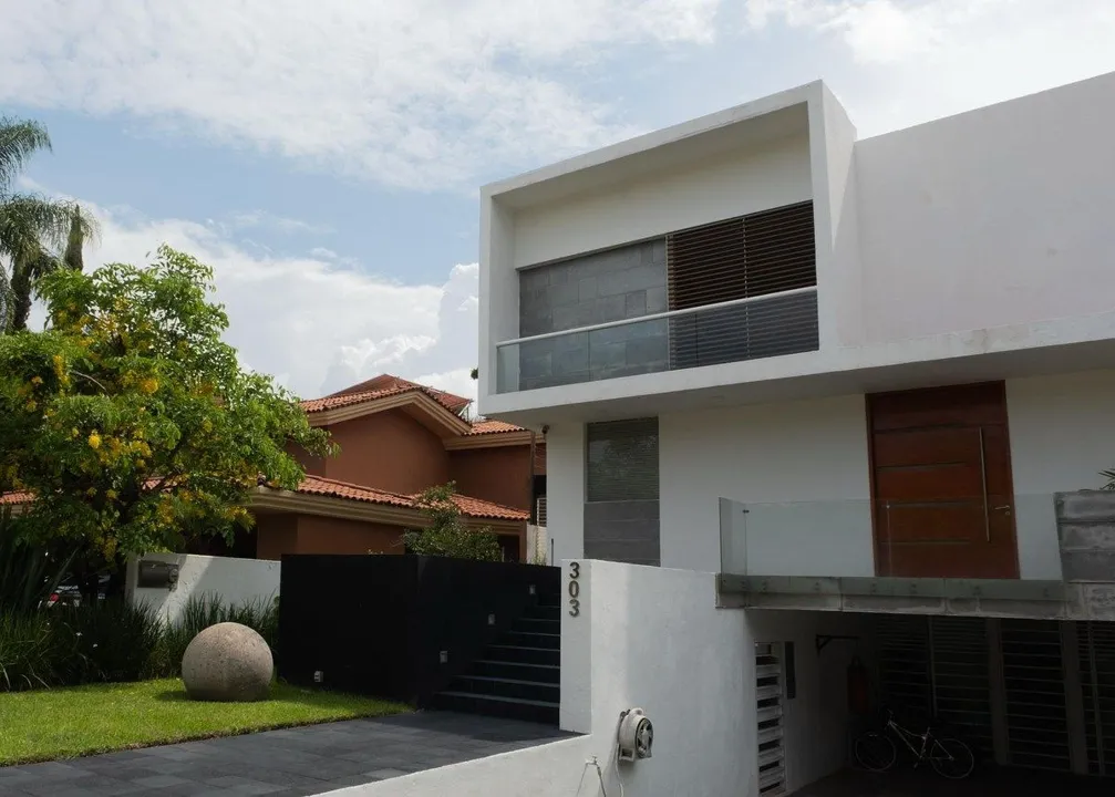 Foto 2 de Casa Moderna en Venta en San Raymundo, Valle Real