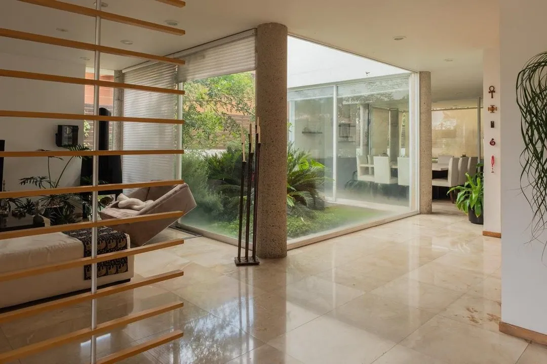 Foto 3 de Casa Moderna en Venta en San Raymundo, Valle Real