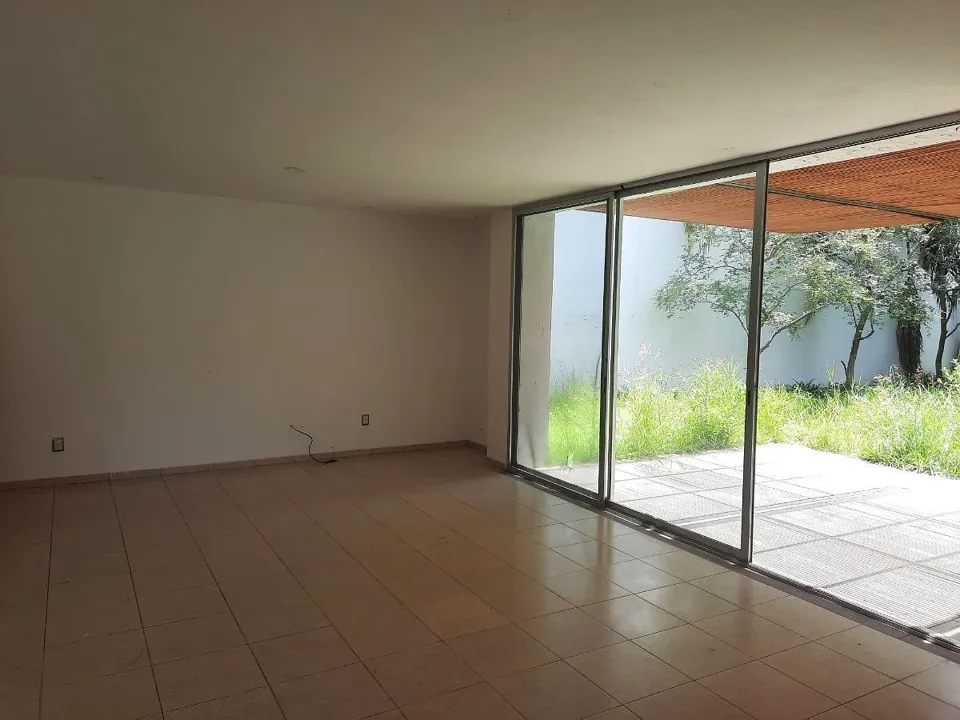 Foto 2 de Casa y terreno en venta en Jardín Real, Coto 6 | 450 m² totales