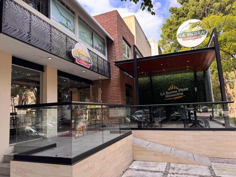 Foto 2 de Se Renta Local Comercial en Esquina en Av Hidalgo