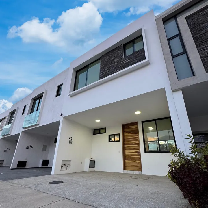 CASA EN COTO "SAVIA CENTRAL" al Norte de la ciudad en Zapopan Jailisco