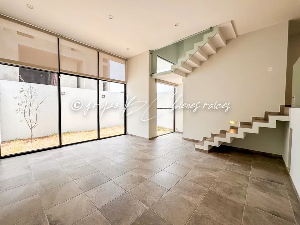 Foto 5 de CASA EN VENTA ZONA SUR  GALERÍAS SANTA ANITA