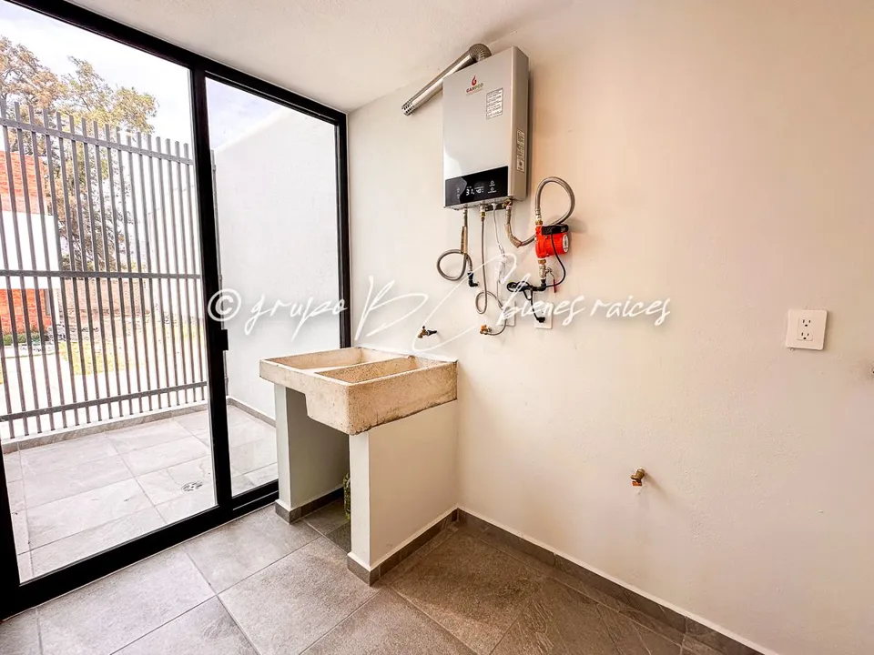 Foto 6 de CASA EN VENTA ZONA SUR  GALERÍAS SANTA ANITA