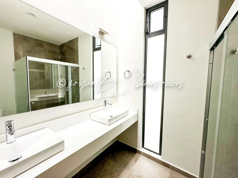 Foto 8 de CASA EN VENTA ZONA SUR  GALERÍAS SANTA ANITA