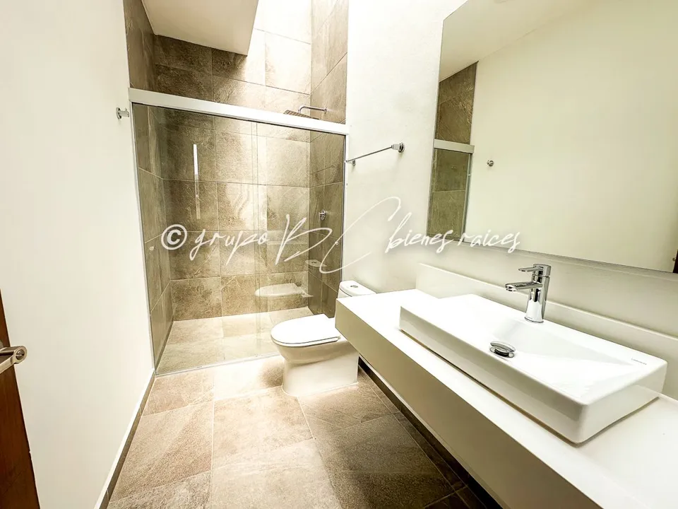 Foto 9 de CASA EN VENTA ZONA SUR  GALERÍAS SANTA ANITA