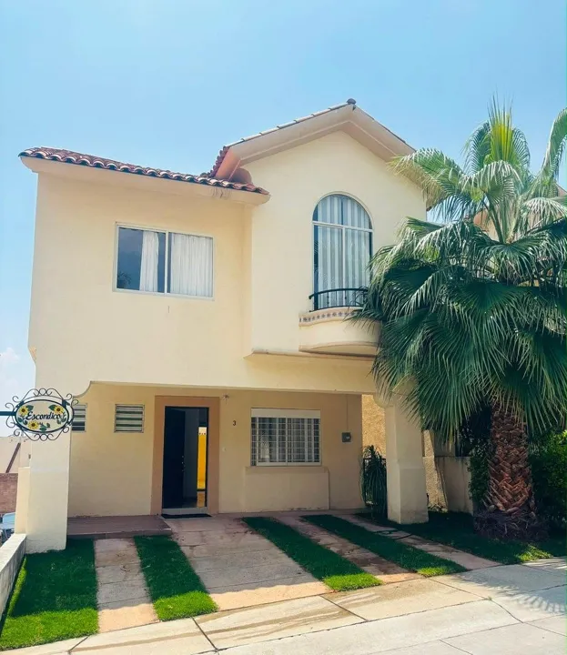Se vende casa en Fraccionamiento Alta California, Tlajomulco de Zúñiga, Jalisco.