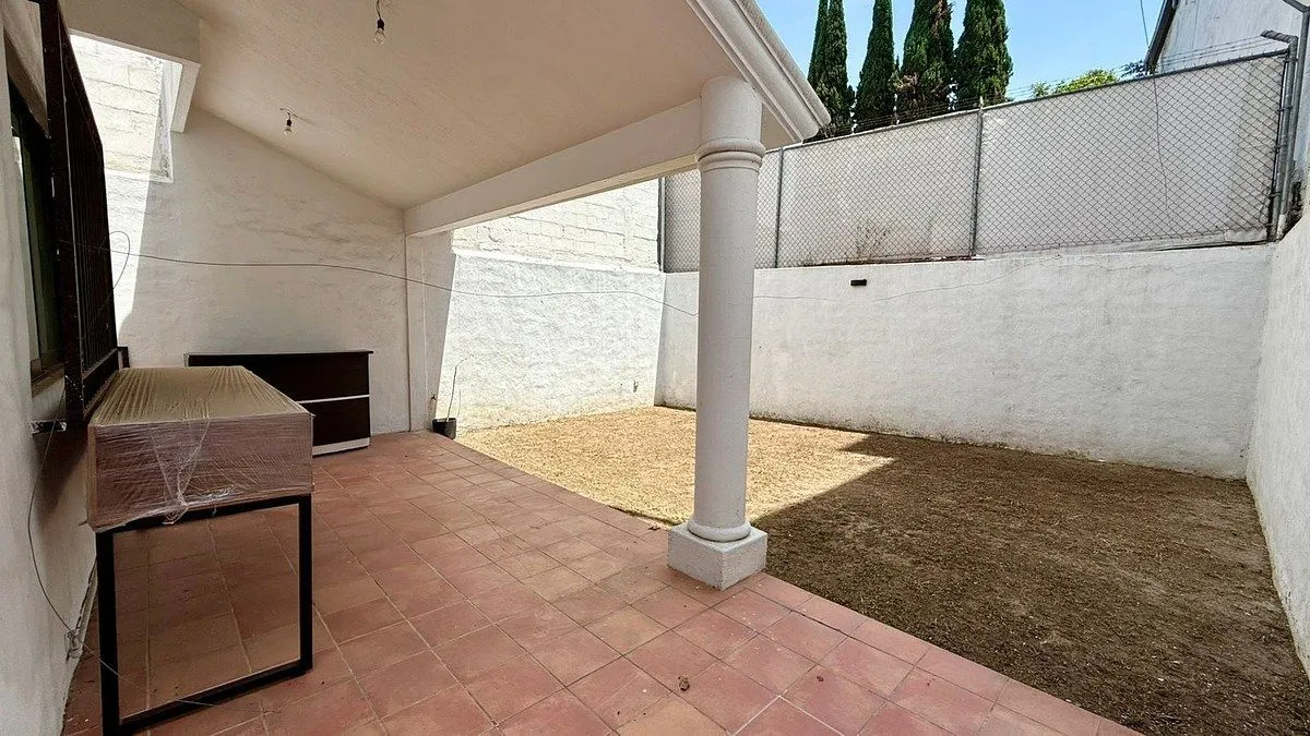 Foto 6 de Casa comercial sobre Beethoven y Patria