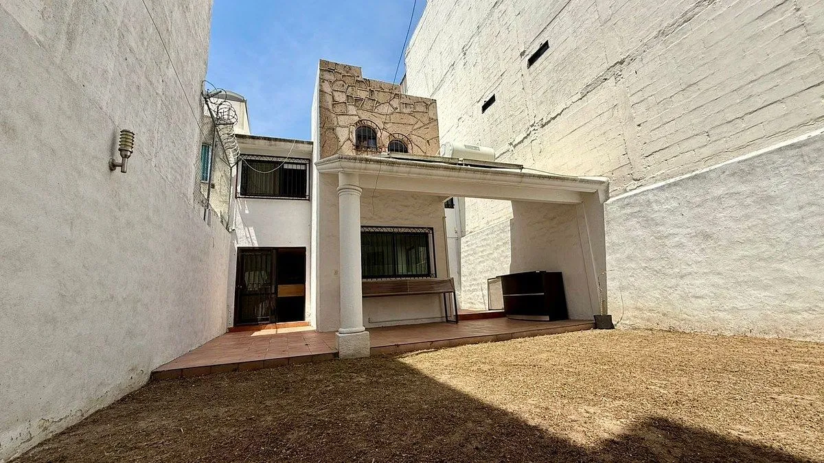 Foto 7 de Casa comercial sobre Beethoven y Patria