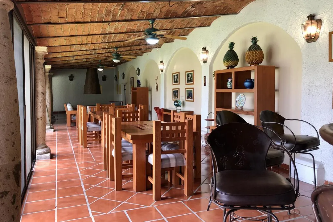 Foto 5 de Casa tipo hacienda con enorme jardín y alberca, 4,541 M2 de terreno
