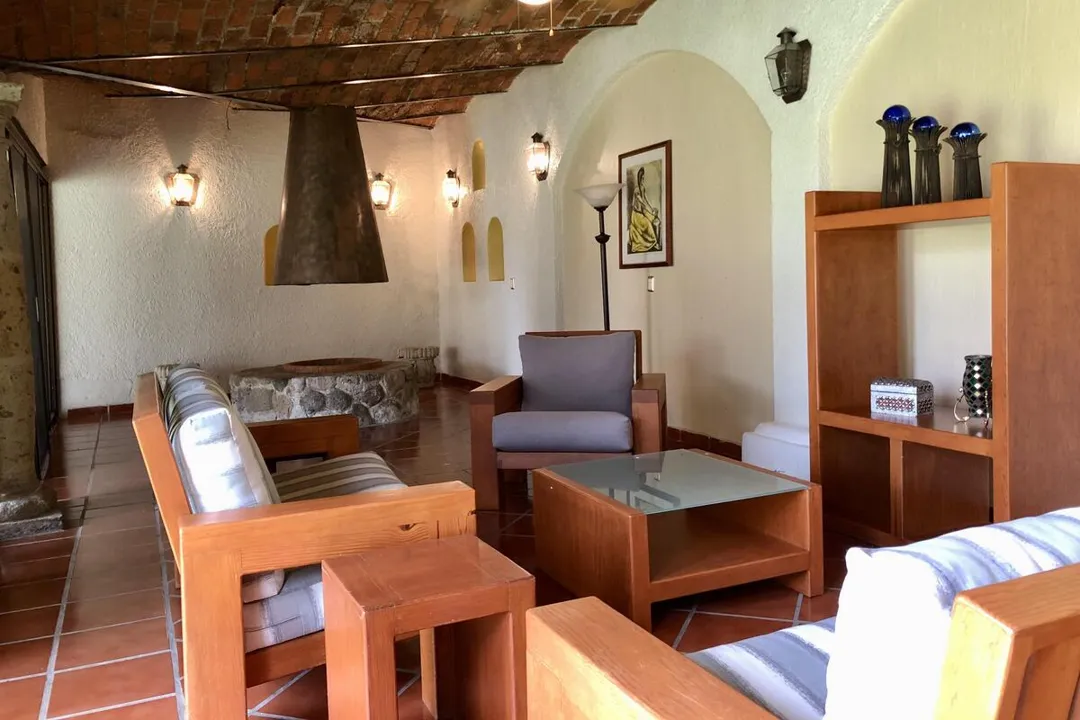 Foto 6 de Casa tipo hacienda con enorme jardín y alberca, 4,541 M2 de terreno