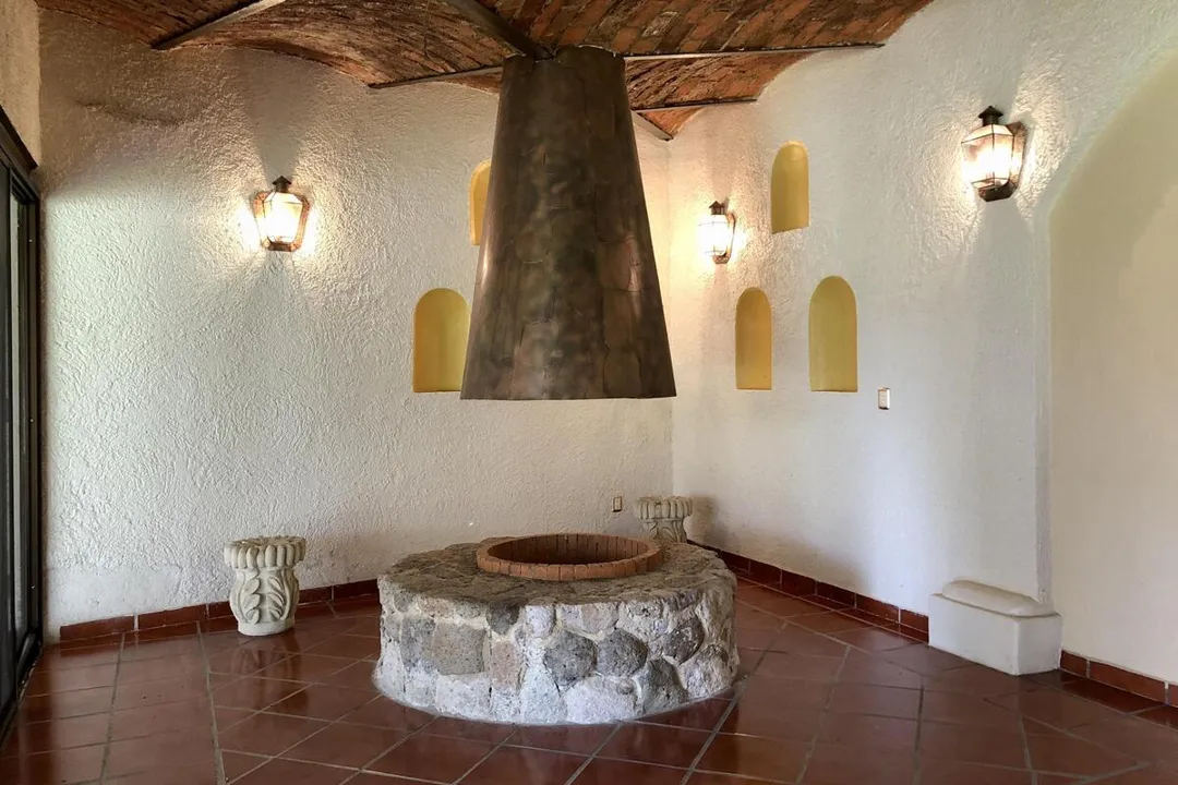 Foto 8 de Casa tipo hacienda con enorme jardín y alberca, 4,541 M2 de terreno