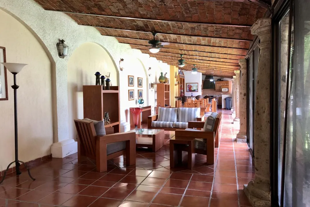 Foto 9 de Casa tipo hacienda con enorme jardín y alberca, 4,541 M2 de terreno