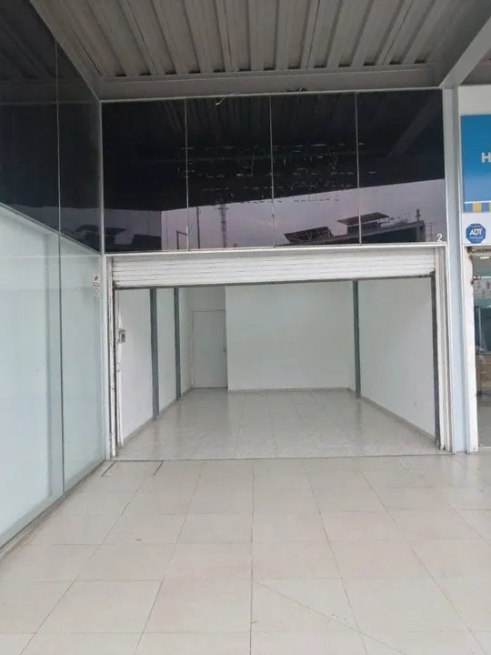 LOCAL EN RENTA EN AVE. VALDEPEÑA "PLAZA UBIKA"