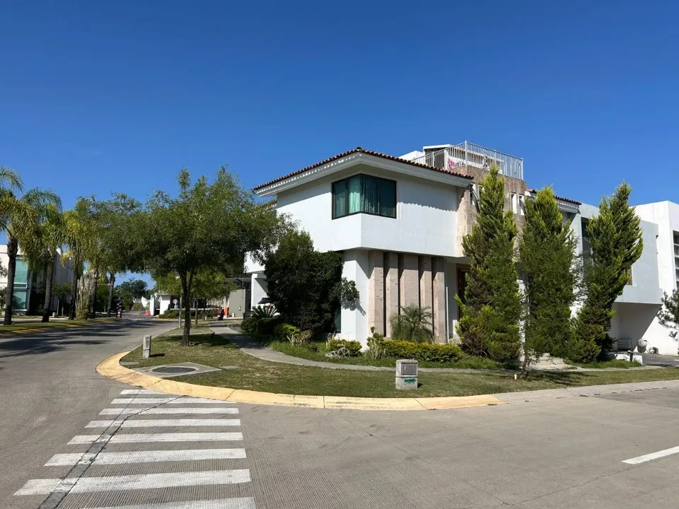 Casa en renta en Paseo de los Virreyes, Virreyes, Zapopan
