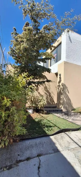 ¡Ubicación Premium! Casa amplia y moderna a pasos de Galerías Santa Anita.