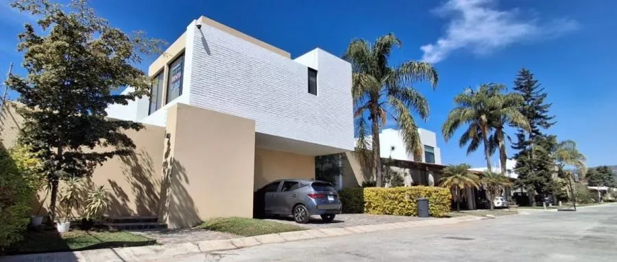 Foto 5 de ¡Ubicación Premium! Casa amplia y moderna a pasos de Galerías Santa Anita.