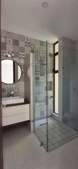 Foto 6 de ¡Ubicación Premium! Casa amplia y moderna a pasos de Galerías Santa Anita.