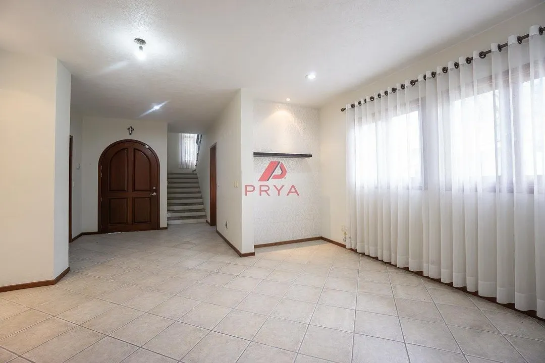 Foto 3 de Casa en venta en Hacienda del Oro, Tlajomulco de Zúñiga, con amplio jardín