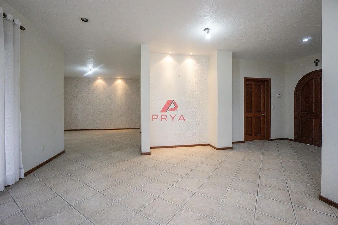 Foto 8 de Casa en venta en Hacienda del Oro, Tlajomulco de Zúñiga, con amplio jardín