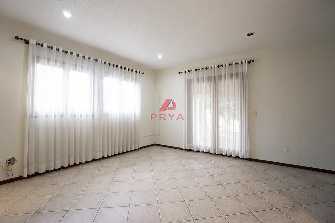 Foto 9 de Casa en venta en Hacienda del Oro, Tlajomulco de Zúñiga, con amplio jardín