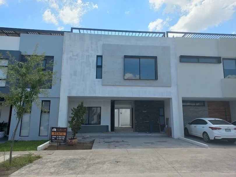 RENTA DE CASA EN SOLARES COTO ALTANZA , ZAPOPAN JAL.
