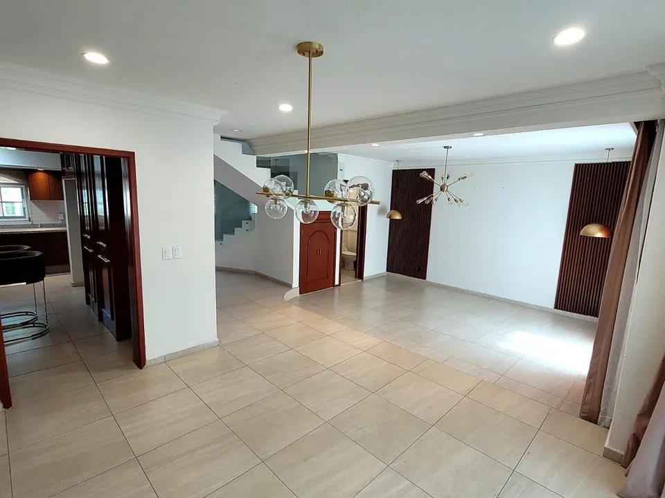 Foto 2 de Casa en Venta en Jardín Real, Zapopan | 3 Rec con Baño y Cuarto de Servicio