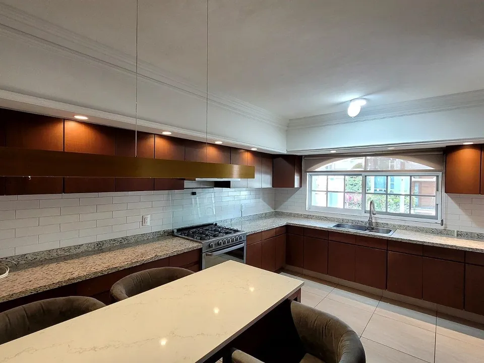 Foto 4 de Casa en Venta en Jardín Real, Zapopan | 3 Rec con Baño y Cuarto de Servicio