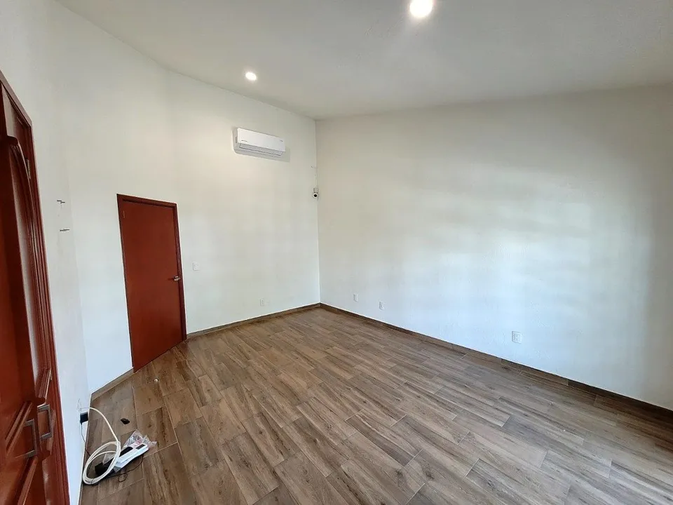 Foto 7 de Casa en Venta en Jardín Real, Zapopan | 3 Rec con Baño y Cuarto de Servicio