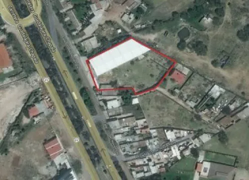 En venta Bodega, frente al Aeropuerto.
