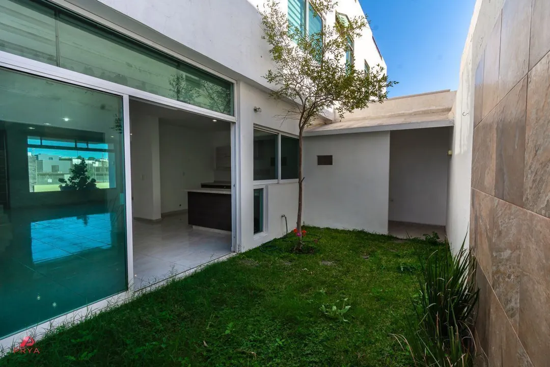 Foto 8 de Casa en Renta, Valle Imperial Zapopan con Roof Garden  en Coto Álamos