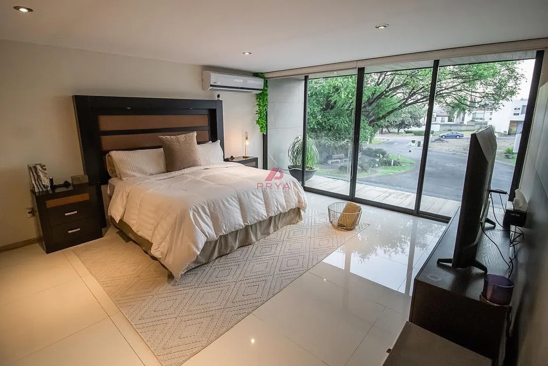 Foto 5 de Casa en venta en La Rioja, Tlajomulco | 3 Recámaras, Paneles Solares y Jardín.*