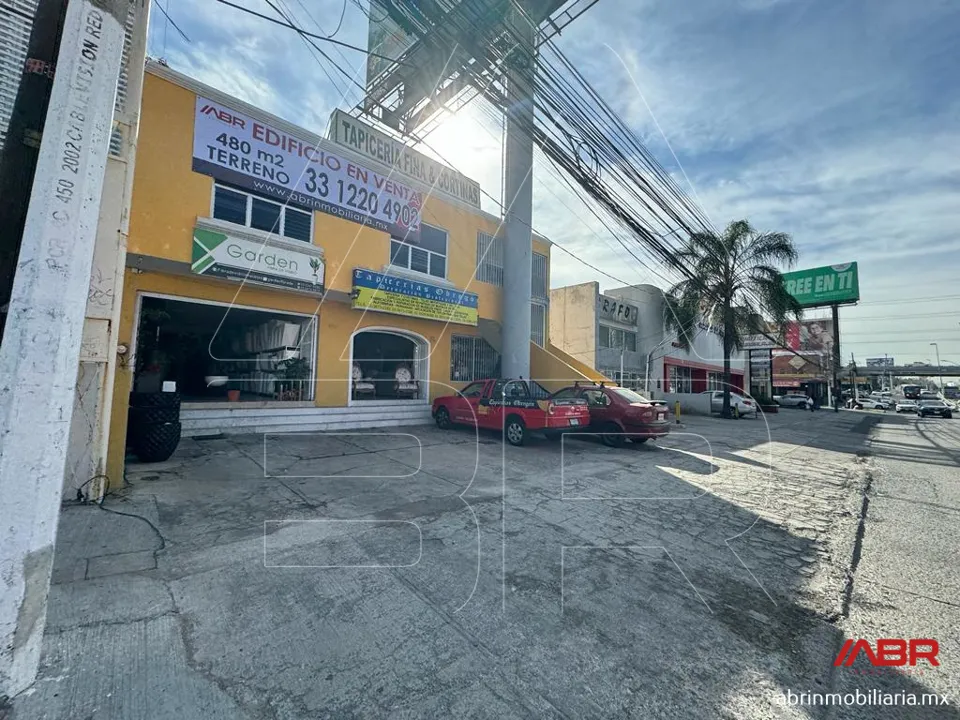 LOCAL PLANTA BAJA RENTA SOBRE AV. PATRIA