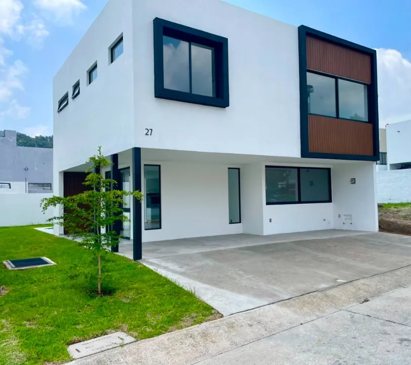 Casa en venta en Avenida Paseo de los Robles Norte, Los Robles, Zapopan